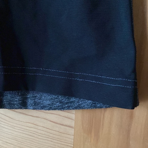 Lululemon mesh back tank size 4 - Picture 5 of 8